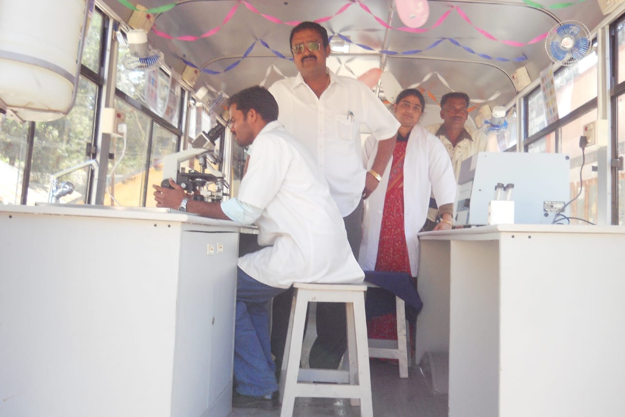 Mobile Veterinary Clinic – Field Health Camp. Government mobile veterinary services deployed in rural Anthiyur, led by Dr. Yuva, to deliver on-the-spot treatment and preventive healthcare for livestock.